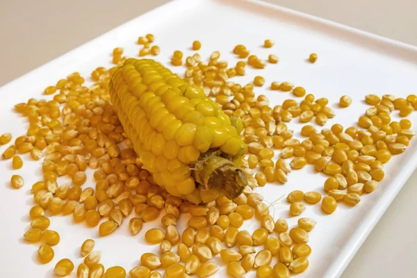 close up boiled corn and corn kernels in plate.