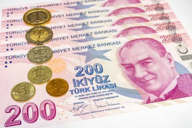 200 Türk lirasını Türk parasıyla kapatın..