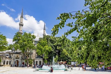 Eyup, istanbul, hindi- 6 Haziran 2019. Eyup Sultan Camii, İstanbul 'un Eyup ilçesine bağlı Golden Horn Körfezi yakınlarında inşa edilmiştir. Eyüp Sultan camii ve minarelerden genel görüş.