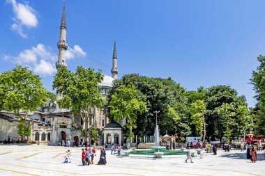 Eyup, istanbul, hindi- 6 Haziran 2019. Eyup Sultan Camii, İstanbul 'un Eyup ilçesine bağlı Golden Horn Körfezi yakınlarında inşa edilmiştir. Eyüp Sultan camii ve minarelerden genel görüş.