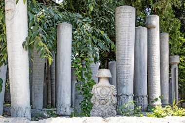 Eyup, istanbul, hindi- 6 Haziran 2019. Eyup Sultan Camii, İstanbul 'un Eyup ilçesine bağlı Golden Horn Körfezi yakınlarında inşa edilmiştir. Eyüp Sultan Camii yakınlarındaki Osmanlı mezarlığı.