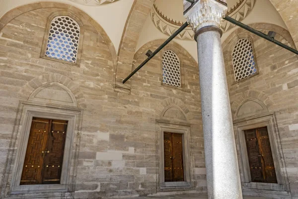 土耳其 2019年8月3日 苏勒曼尼耶地区建筑师Sinan建造的历史上的Sleymaniye清真寺概览 — 图库照片