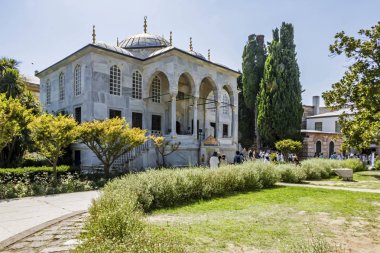 Sultanahmet, İstanbul, 3 Ağustos 2019. İstanbul 'daki Topkap Sarayı Müzesi Osmanlı İmparatorluğu' nun imparatorluk koleksiyonlarını sergiliyor. Topkapı sarayından genel görüş.