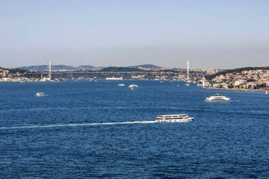 sarayburnu, istanbul, hindi-ağustos 3,2019, muhteşem istanbul ve bosphorus, yaz mevsiminde sarayburnu 'ndaki Topkapı sarayından mara deniz manzarası..