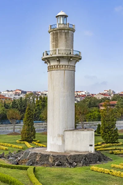 Kiziltoprak Istanbul Dinde Octobre 2019 Monument Phare Dans Nature Verte — Photo