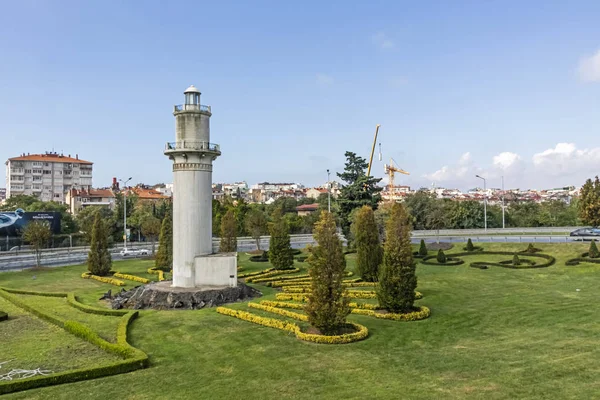 Kiziltoprak Istanbul Pavo Octubre 2019 Faro Monumento Naturaleza Verde Junto — Foto de Stock