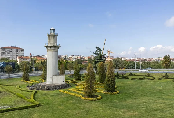 Kiziltoprak Istanbul Pavo Octubre 2019 Faro Monumento Naturaleza Verde Junto — Foto de Stock