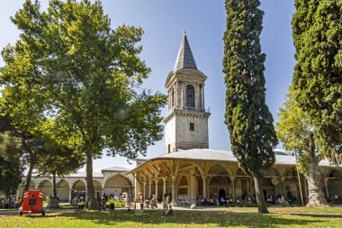 Sultanahmet, İstanbul, 3 Ağustos 2019. İstanbul 'daki Topkap Sarayı Müzesi Osmanlı İmparatorluğu' nun imparatorluk koleksiyonlarını sergiliyor. Topkapı sarayından genel görüş.
