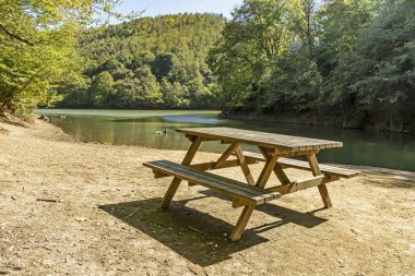 Sile, İstanbul, 13 Ekim 2019. Sakl Gölü, Karamandere Köyü sınırları içinde bulunan yapay bir baraj gölüdür. Sakl Gölü 'nden muhteşem bir manzara.