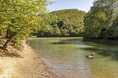 Sile, İstanbul, 13 Ekim 2019. Sakl Gölü, Karamandere Köyü sınırları içinde bulunan yapay bir baraj gölüdür. Sakl Gölü 'nden muhteşem bir manzara.