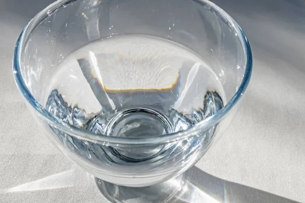 Fermer Eau Potable Dans Une Tasse Verre — Photo