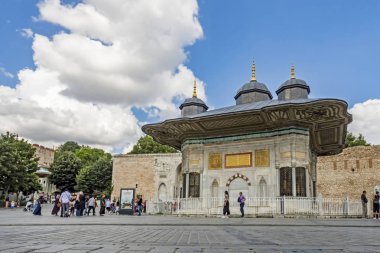Sultanahmet, istanbul, hindi-ağustos 18.2019.Dış görünüş İstanbul 'daki tarihi hagia sou müzesi yaz mevsiminde.