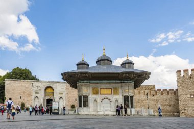Sultanahmet, istanbul, hindi-ağustos 18.2019.Dış görünüş İstanbul 'daki tarihi hagia sou müzesi yaz mevsiminde.