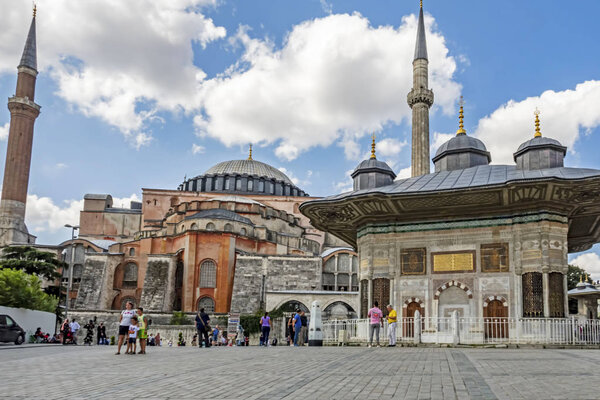 sultanahmet, istanbul, turkey-august 18.08.2019.exterior view from historical hagia sophia museum in istanbul in summer season
.
