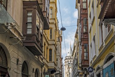Galata, İstanbul, 14 Ağustos 2019 İstanbul 'daki tarihi ve eski binaların bulunduğu Galata bölgesinden şehir manzarası.