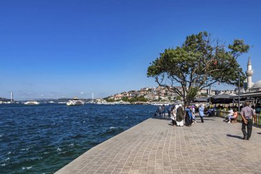 uskudar, istanbul, hindi-ağustos 10.2019.Şehir manzarası yaz mevsiminde Bosporus 'un güzelliğiyle uskudar' dan.