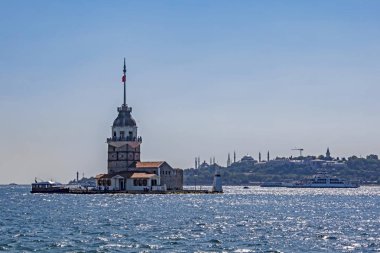 uskudar, istanbul, hindi-ağustos 10.2019.şehir manzarası yaz mevsiminde İstanbul 'da bakir kulesi ve bosporus ile uskudar' dan. 