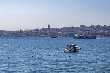 uskudar, İstanbul, Türkiye-Ağustos 10.2019.Şehir manzarası yaz mevsiminde İstanbul 'da tekneli uskudar' dan.