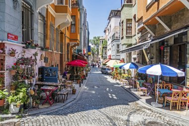 İstanbul, İstanbul 'un Fatih ilçesine bağlı geleneksel bir Yahudi mahallesidir. Tarihi yarımadanın eski kentinde, İstanbul 'un Avrupa tarafında yer almaktadır..
