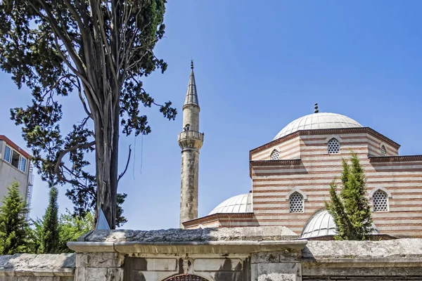 从Vefa区Seyh Ebul Vefa清真寺和尖塔俯瞰全景 — 图库照片