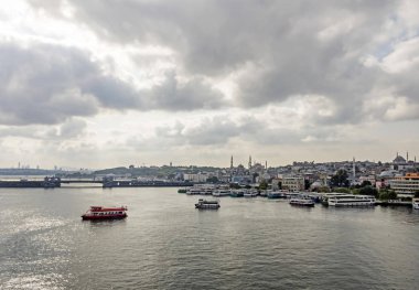 Haliç, istanbul, hindi-ağustos 14,2019. Altın Boynuz, aynı zamanda çağdaş Türkçe adıyla da bilinir, Hali büyük bir kentsel su yoludur..