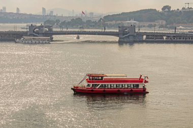 Haliç, istanbul, hindi-ağustos 14,2019. Altın Boynuz, aynı zamanda çağdaş Türkçe adıyla da bilinir, Hali büyük bir kentsel su yoludur..
