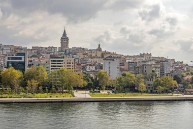 Haliç, istanbul, hindi-ağustos 14,2019. Altın Boynuz, aynı zamanda çağdaş Türkçe adıyla da bilinir, Hali büyük bir kentsel su yoludur..