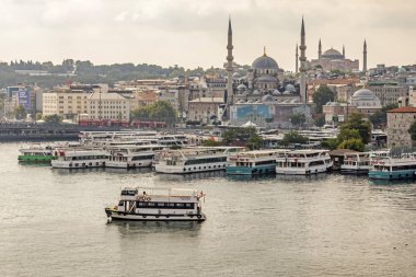 Haliç, istanbul, hindi-ağustos 14,2019. Altın Boynuz, aynı zamanda çağdaş Türkçe adıyla da bilinir, Hali büyük bir kentsel su yoludur..