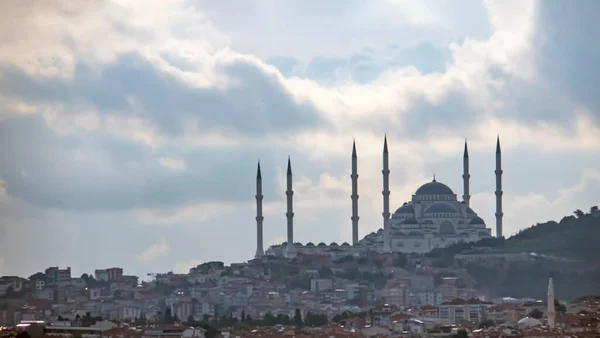 伊斯坦布尔清真寺的轮廓 — 图库矢量图片