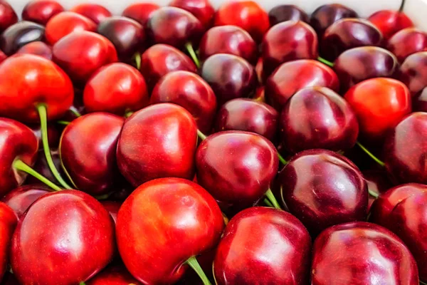 Rote Kirschen Einer Schachtel Verschließen — Stockfoto