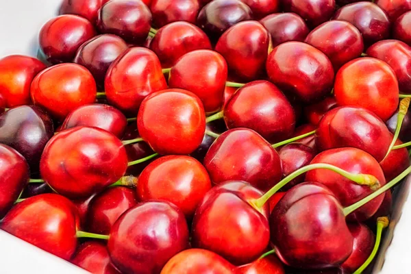 Rote Kirschen Einer Schachtel Verschließen — Stockfoto