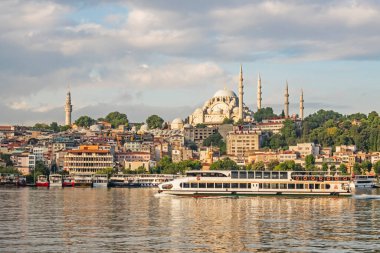 İstanbul, 26 Haziran 20.Rüya Şehri İstanbul, Asya ve Avrupa kıtaları arasında. Yaz mevsiminde İstanbul 'dan manzara ve şehir manzarası.