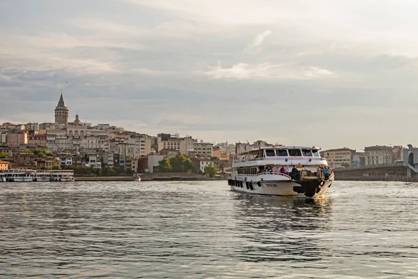 İstanbul, 26 Haziran 20.Rüya Şehri İstanbul, Asya ve Avrupa kıtaları arasında. Yaz mevsiminde İstanbul 'dan manzara ve şehir manzarası.