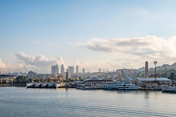 İstanbul, 26 Haziran 20.Rüya Şehri İstanbul, Asya ve Avrupa kıtaları arasında. Yaz mevsiminde İstanbul 'dan manzara ve şehir manzarası.