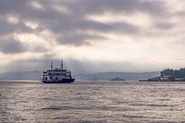 İstanbul, Hindi-Haziran 29.20.dream city istanbul, Asya ile Avrupa kıtaları arasında. Yaz sezonu ile sabah erken saatlerinde İstanbul 'dan manzara ve şehir manzarası.
