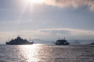 İstanbul, Hindi-Haziran 29.20.dream city istanbul, Asya ile Avrupa kıtaları arasında. Yaz sezonu ile sabah erken saatlerinde İstanbul 'dan manzara ve şehir manzarası.