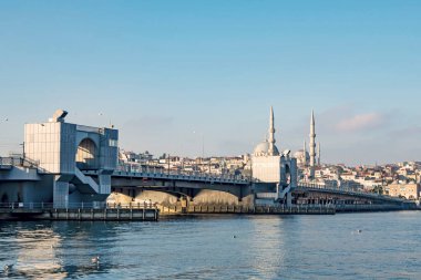 İstanbul, Hindi-Haziran 29.20.dream city istanbul, Asya ile Avrupa kıtaları arasında. Yaz sezonu ile sabah erken saatlerinde İstanbul 'dan manzara ve şehir manzarası.