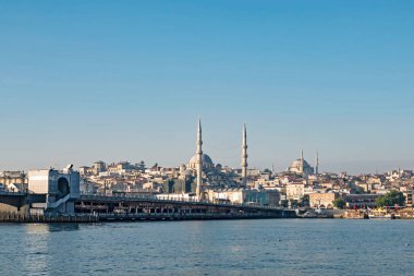 İstanbul, Hindi-Haziran 29.20.dream city istanbul, Asya ile Avrupa kıtaları arasında. Yaz sezonu ile sabah erken saatlerinde İstanbul 'dan manzara ve şehir manzarası.