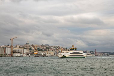 eminonu, istanbul, hindi-8 Temmuz 2020... rüya şehir İstanbul, Asya ve Avrupa kıtaları arasında. Yaz mevsiminde manzara ve şehir manzarası ve eski kasaba ve deniz manzarası ile sabah vakti.