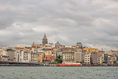 eminonu, istanbul, hindi-8 Temmuz 2020... rüya şehir İstanbul, Asya ve Avrupa kıtaları arasında. Yaz mevsiminde manzara ve şehir manzarası ve eski kasaba ve deniz manzarası ile sabah vakti.