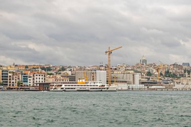 eminonu, istanbul, hindi-8 Temmuz 2020... rüya şehir İstanbul, Asya ve Avrupa kıtaları arasında. Yaz mevsiminde manzara ve şehir manzarası ve eski kasaba ve deniz manzarası ile sabah vakti.