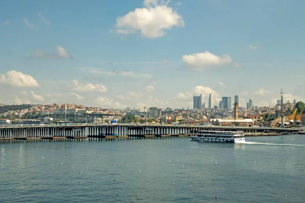 2020年8月6日トルコ イスタンブール夏の季節と朝の時間帯のイスタンブールからの都市生活と街並み — ストック写真