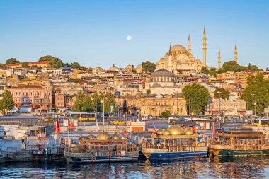 İstanbul, 6 Ağustos 2020 yaz ve sabah saatlerinde İstanbul 'dan şehir hayatı ve şehir manzarası..