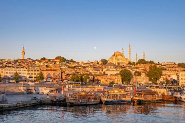 İstanbul, 6 Ağustos 2020 yaz ve sabah saatlerinde İstanbul 'dan şehir hayatı ve şehir manzarası..