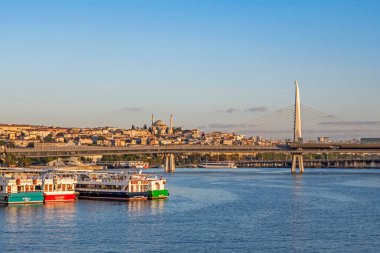 İstanbul, 6 Ağustos 2020 yaz ve sabah saatlerinde İstanbul 'dan şehir hayatı ve şehir manzarası..