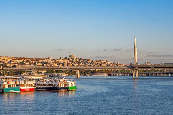 İstanbul, 6 Ağustos 2020 yaz ve sabah saatlerinde İstanbul 'dan şehir hayatı ve şehir manzarası..