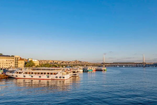İstanbul, 6 Ağustos 2020 yaz ve sabah saatlerinde İstanbul 'dan şehir hayatı ve şehir manzarası..
