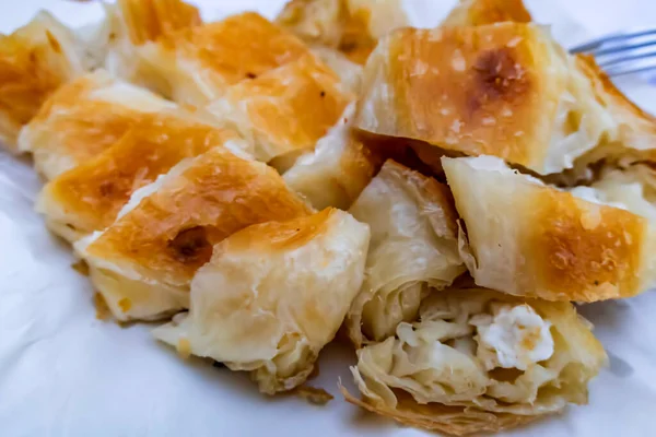 Prêt Manger Traditionnel Kol Borek Turc Dans Une Assiette — Photo