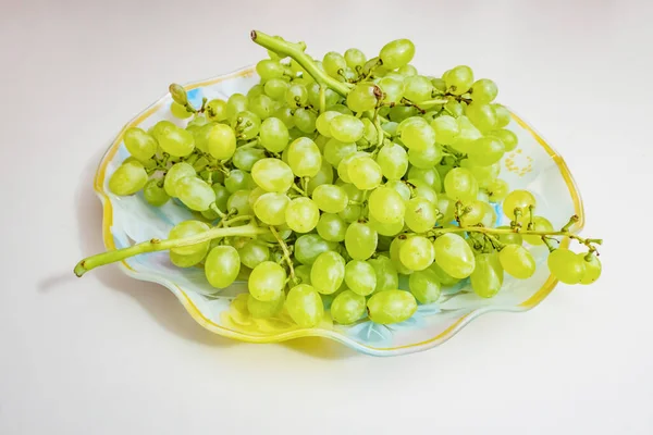 Cerrar Racimos Uvas Blancas Plato — Foto de Stock