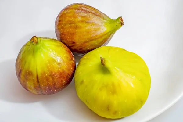Pronto Para Comer Frutas Figo Prato Branco — Fotografia de Stock